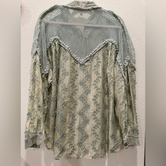 POL Sage Green Crochet & Embroidered Eyelet Pearls Button-Down Shirt - Picture 3 of 9